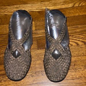 bernie mev. slip on flats